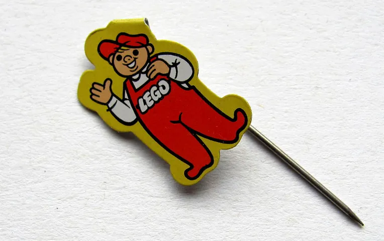 Pin, LEGO Man, Yellow Border