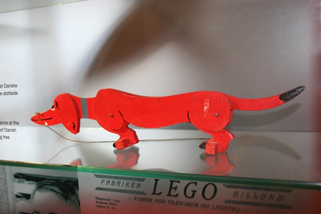 Wooden Pull-Along Dog, Walking