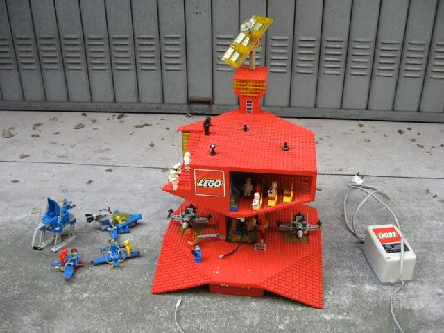 Display Assembled Model, Red Space Base with Classic Space Ships (Glued)