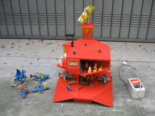 Display Assembled Model, Red Space Base with Classic Space Ships (Glued)