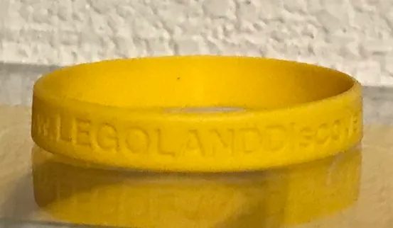 Wristband, Rubber with 'www.LEGOLANDDiscoverycenter.com' Pattern