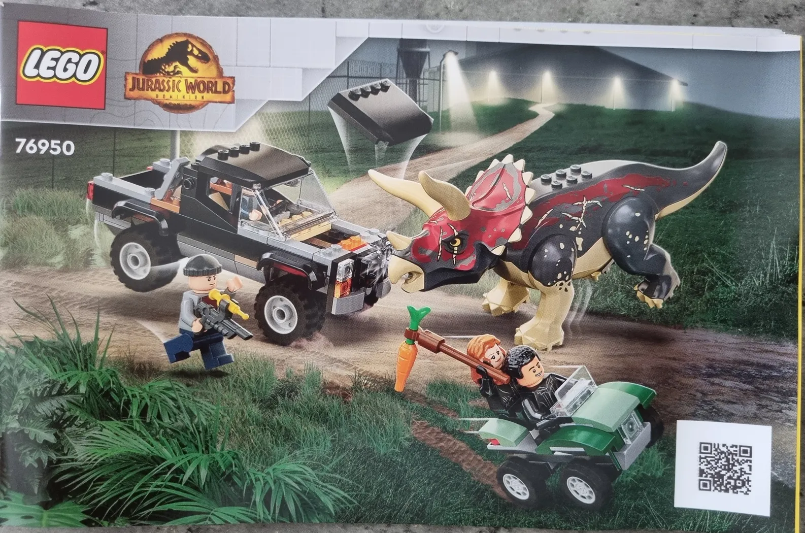 Triceratops Pick-up Truck Ambush