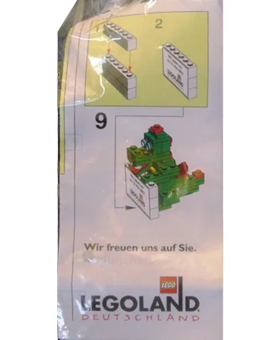 Dragon Sculpture, Olli the Dragon Holding Sign (LEGOLAND Deutschland)
