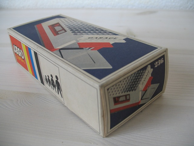 Garage with Automatic Door (Gray base and door frame)