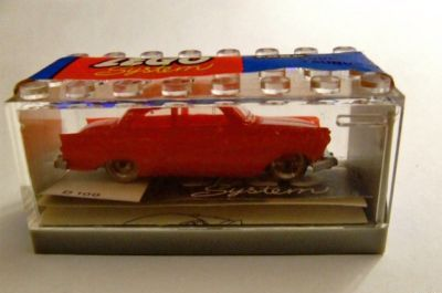 1:87 Ford Taunus 17M de Luxe with Garage