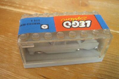 1:87 Mercedes 220 with Garage