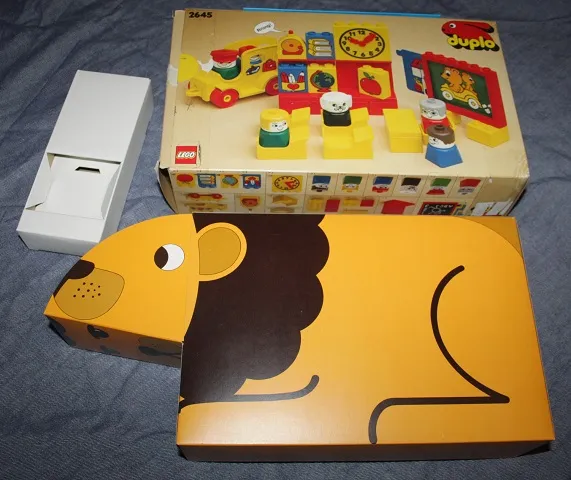 School (School and Bus/School and bus)