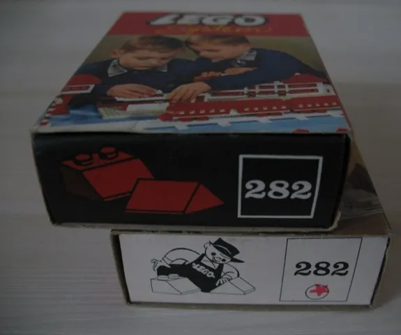 2 x 2 Sloping Roof Bricks, Red