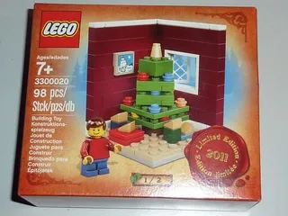 Christmas Tree Scene (Limited Edition 2011 Holiday Set (1 of 2))