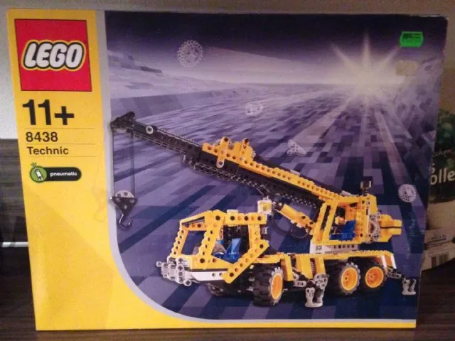 Pneumatic Crane Truck