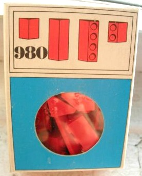 23 sloping bricks, including roof peak bricks, Red