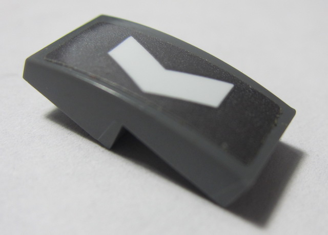 Slope, Curved 2 x 1 x 2/3 with White Arrow Pattern Model Right Side (Sticker) - Set 70613