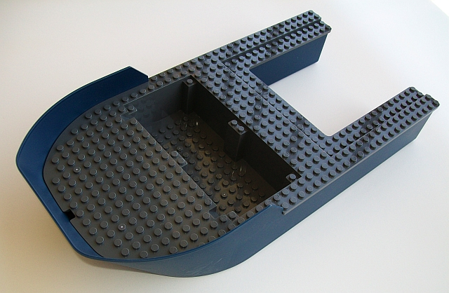 Boat, Hull Giant Bow 40 x 20 x 7 with Dark Bluish Gray Top (18913 / 18912)