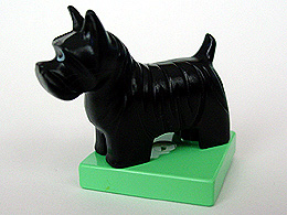 Duplo Dog Scottish Terrier (Scottie) on Medium Green Base