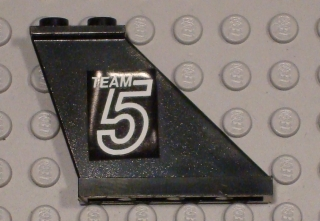 Tail 4 x 1 x 3 with White 'TEAM 5' Pattern on Right Side (Sticker) - Set 5581