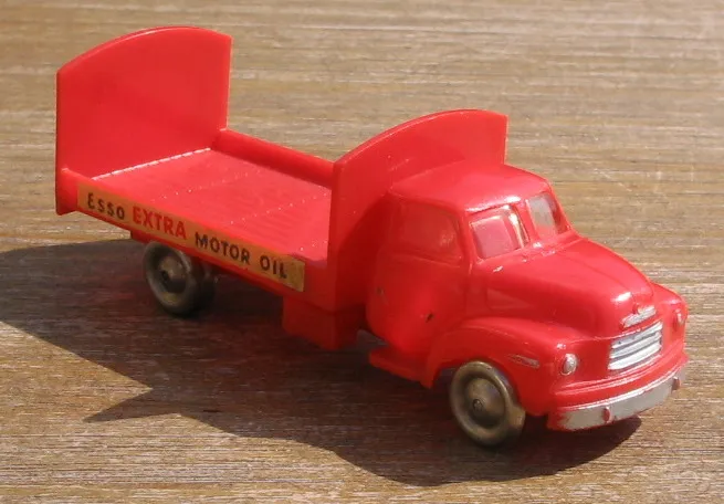 HO Scale, Bedford ESSO Barrel Truck (Indicators on sides)