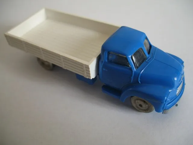 HO Scale, Bedford Flatbed (Indicators on sides)