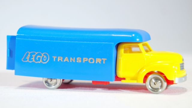 HO Scale, Bedford Moving Van (Indicators on front - Transport in gold, LEGO in blue)