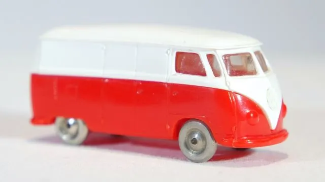 HO Scale, VW Van with Red Base