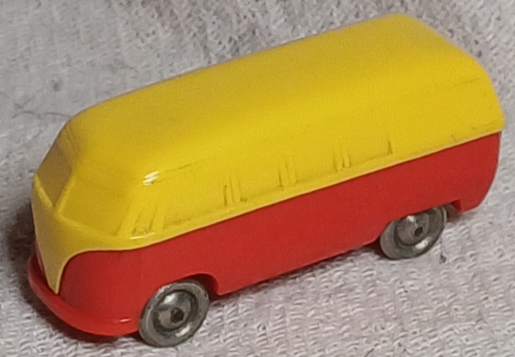 HO Scale, VW Window Van with Red Base - Completely Colored Top