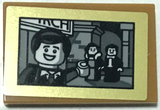Tile 2 x 3 with Picture of Bruce, Thomas and Martha Wayne Minifigures in Gold Frame Pattern (Sticker) - Set 70922