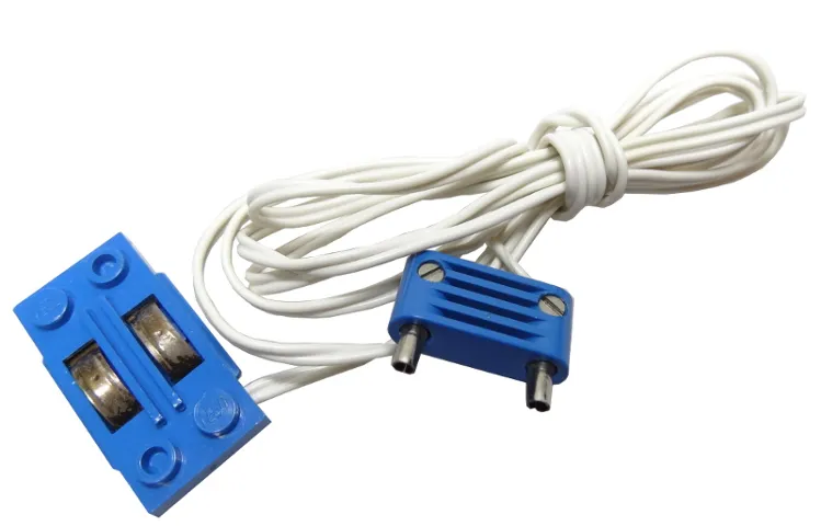 Electric, Train Track Contact Base with Wire (97cm) with Blue Electric, Connector, 2-Way Male Rounded Wide Long with Hollow Pins (2913 / bb0093ac01)