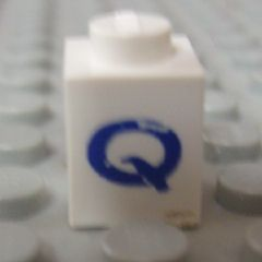 Brick 1 x 1 with Blue Capital Letter Q Pattern (Serif Font)