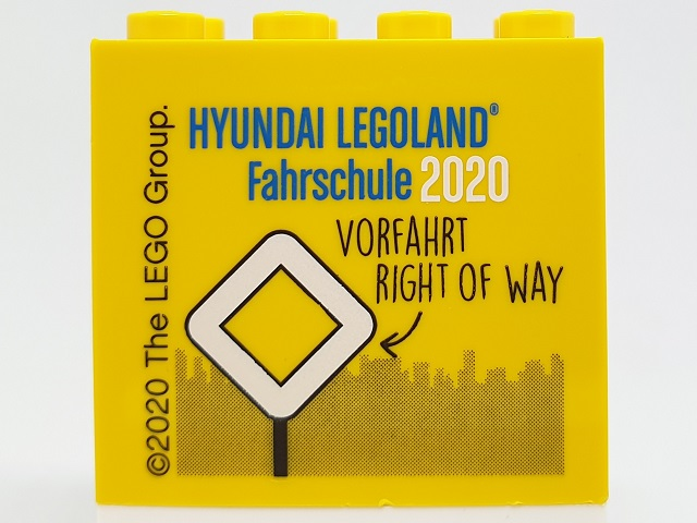Brick 2 x 4 x 3 with HYUNDAI LEGOLAND Fahrschule 2020 VORFAHRT RIGHT OF WAY Pattern