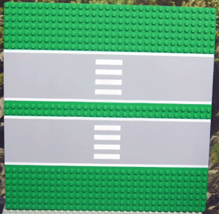 Baseplate, Road 32 x 32 7-Stud Straight with Double Driveway with Crosswalk Pattern