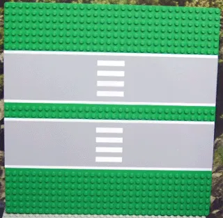 Baseplate, Road 32 x 32 7-Stud Straight with Double Driveway with Crosswalk Pattern