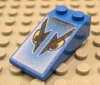 Slope 18 4 x 2 with Yellow Eyes with Thick Black Eyebrows Pattern