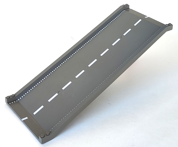 Baseplate, Road 32 x 16 Ramp, Inclined with White Center Stripe Pattern