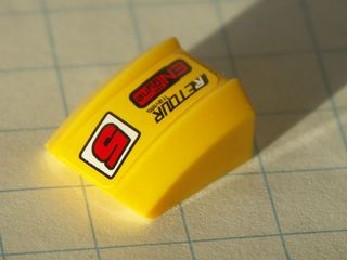 Slope, Curved 2 x 2 Lip with Red '5' and Black 'RETOUR' and Red 'ENgyne' Pattern Model Right side (Sticker) - Set 8122