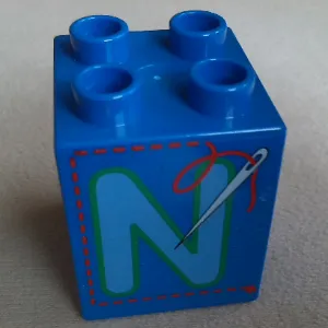 Duplo, Brick 2 x 2 x 2 with Letter N and Needle Pattern