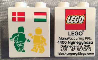 Duplo, Brick 2 x 2 x 2 with LEGO Logo, Green and Yellow Minifigures, Danish and Hungarian Flag Pattern - LEGO Factory Hungary Promotional