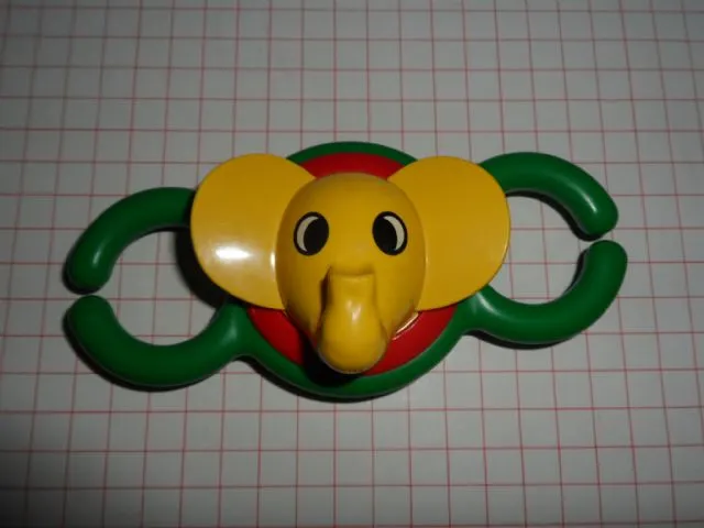 Primo Teether Chain Link with Red Center and Yellow Elephant Head