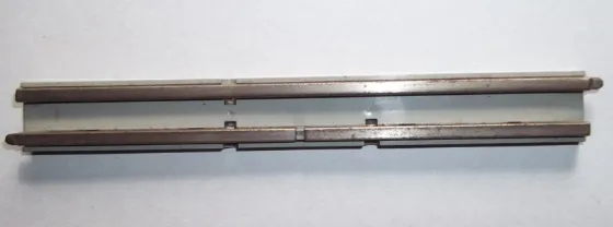 Train, Track 12V Conducting Rail Straight for 12v Signal with Rail Interruption in the Middle, no Pattern