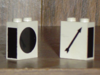 Brick 1 x 2 x 2 with Train Switch Black Pattern, Right Arrow