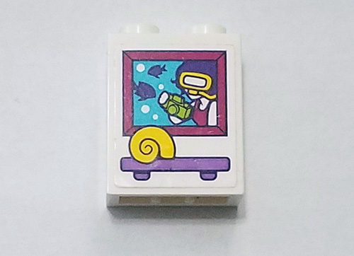 Brick 1 x 2 x 2 with Inside Stud Holder with Picture of Diver and Seashell on Shelf Pattern (Sticker) - Set 41317