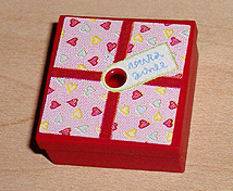 Container, Box 3 1/2 x 3 1/2 x 1 1/3 with Hinged Lid with Hearts Present / Gift Wrap Pattern (Sticker) - Set 3220