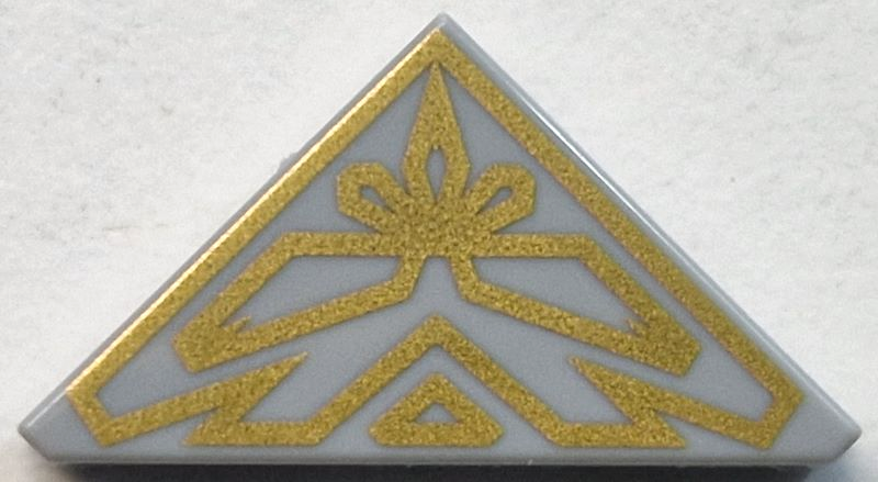 Tile, Modified 2 x 2 Triangular with Gold Geometric Lines Pattern (BrickHeadz Gimli Helmet)
