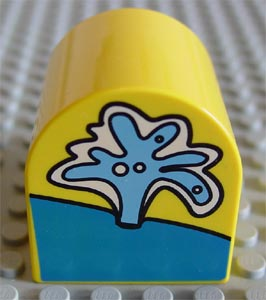 Duplo, Brick 2 x 2 x 2 Slope Curved Double with Water Spout Pattern