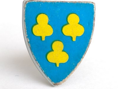 Minifigure, Shield Triangular Short with 3 Yellow Trefoils on Blue Background Pattern (Sticker) - Sets 375 / 6075