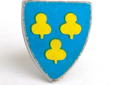 Minifigure, Shield Triangular Short with 3 Yellow Trefoils on Blue Background Pattern (Sticker) - Sets 375 / 6075