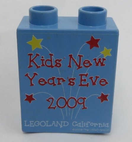 Duplo, Brick 1 x 2 x 2 with Kids' New Year's Eve 2009 Red Letters Pattern