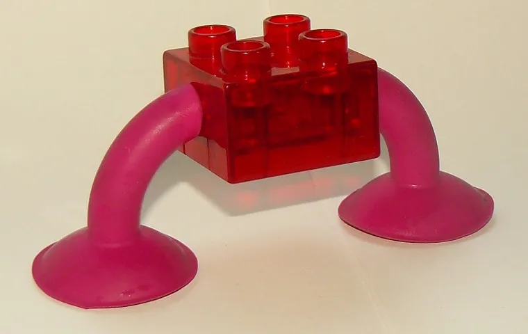 Duplo, Brick 2 x 2 with 2 Suction Cups