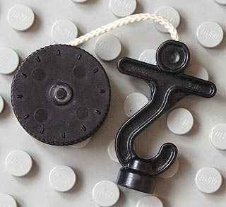 Duplo Winch Drum Narrow with White String and Black Thick Hook Fixed with Stud Holder and Horizontal Bar