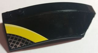 Wedge 8 x 3 x 2 Open Right with Thick Curved Yellow Line and Gray and White Grid Pattern (Sticker) - Set 8166