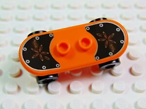 Minifigure, Utensil Skateboard Deck with Flowers and Rivets on Black Grip Tape Pattern (Sticker) with Black Wheels (42511pb23 / 2496)