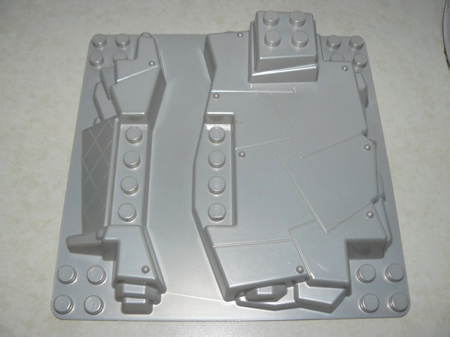 Duplo, Baseplate Raised 12 x 12 with 4 Studs in Each Corner and Ridge